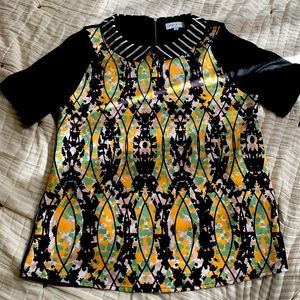 Apple & Eve size M polyester top. Zipper on back